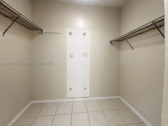 3600 NW 21st St 313, Lauderdale Lakes, FL 33311