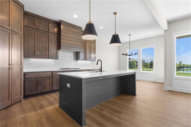 1720 SW Arbor Park Drive SW, Lee's Summit, MO 64082