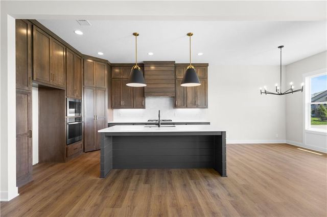 1720 SW Arbor Park Drive SW, Lee's Summit, MO 64082