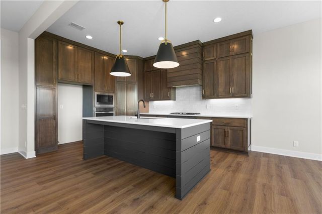 1720 SW Arbor Park Drive SW, Lee's Summit, MO 64082