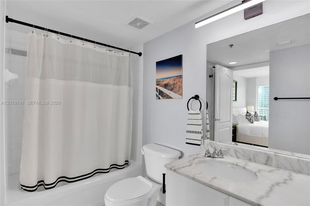1200 Brickell Bay Dr 3515, Miami, FL 33131