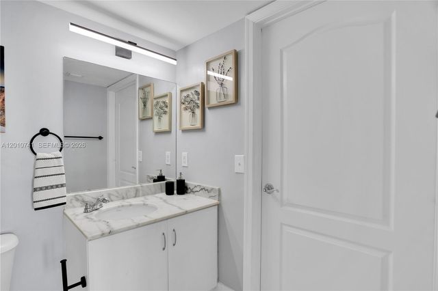 1200 Brickell Bay Dr 3515, Miami, FL 33131