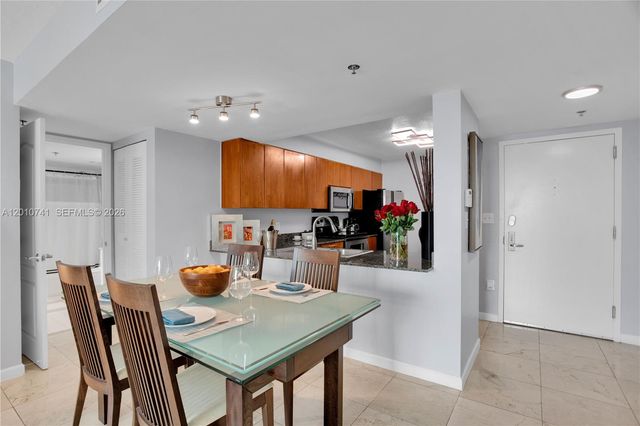 1200 Brickell Bay Dr 3515, Miami, FL 33131