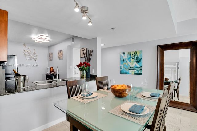 1200 Brickell Bay Dr 3515, Miami, FL 33131