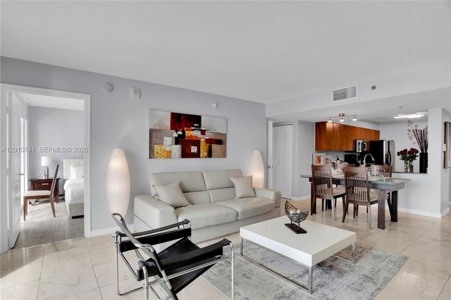 1200 Brickell Bay Dr 3515, Miami, FL 33131