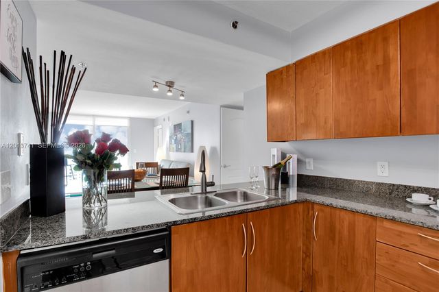 1200 Brickell Bay Dr 3515, Miami, FL 33131