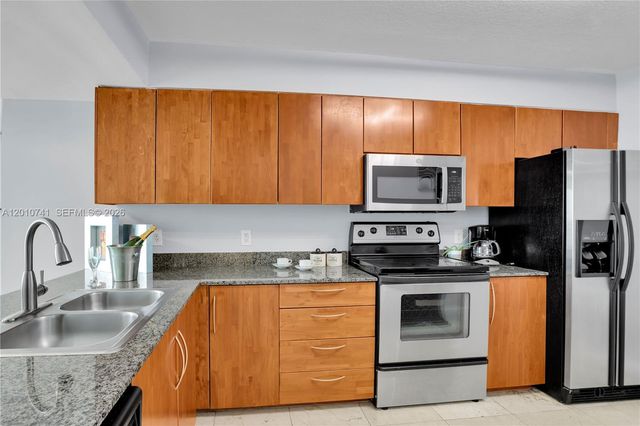 1200 Brickell Bay Dr 3515, Miami, FL 33131
