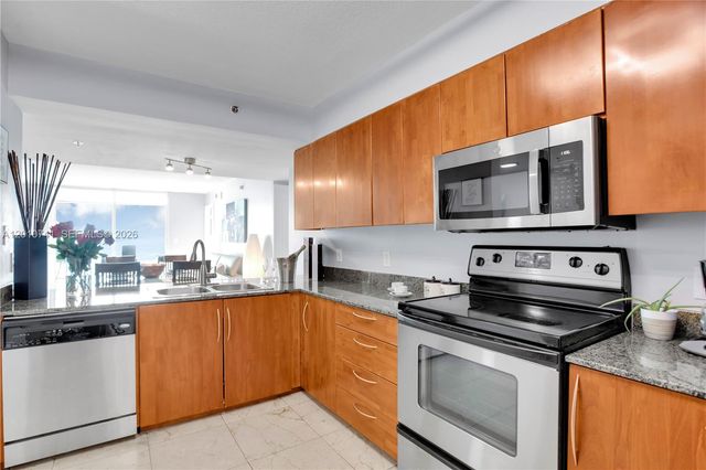 1200 Brickell Bay Dr 3515, Miami, FL 33131