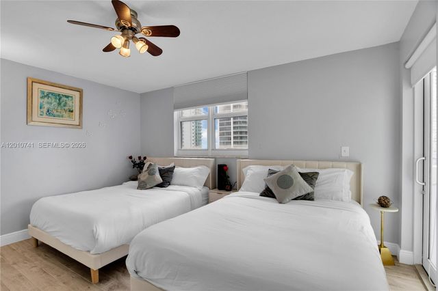 1200 Brickell Bay Dr 3515, Miami, FL 33131