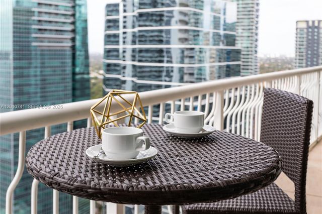 1200 Brickell Bay Dr 3515, Miami, FL 33131