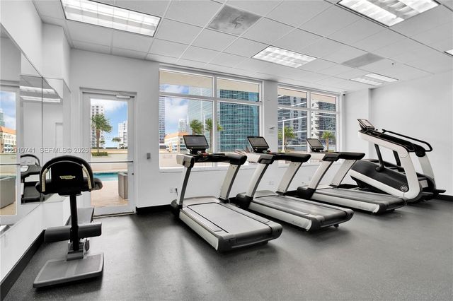 1200 Brickell Bay Dr 3515, Miami, FL 33131