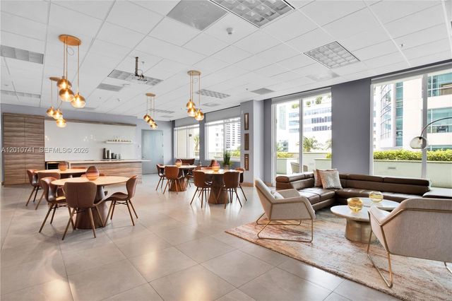 1200 Brickell Bay Dr 3515, Miami, FL 33131