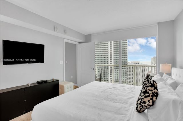 1200 Brickell Bay Dr 3515, Miami, FL 33131