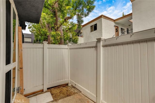 5142 Zelzah 25, Encino, CA 91316