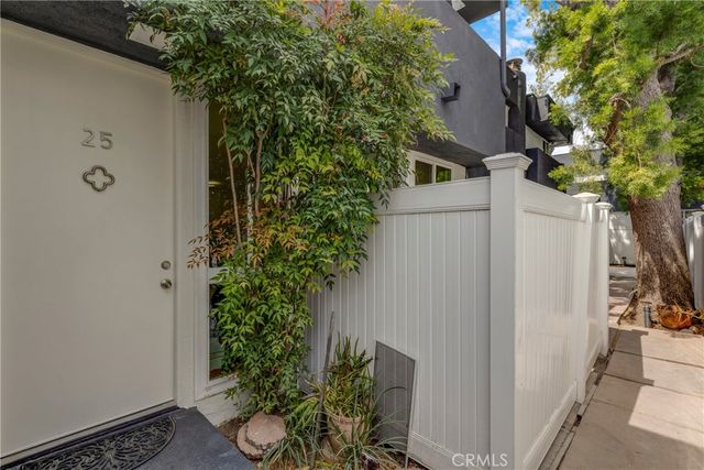5142 Zelzah 25, Encino, CA 91316