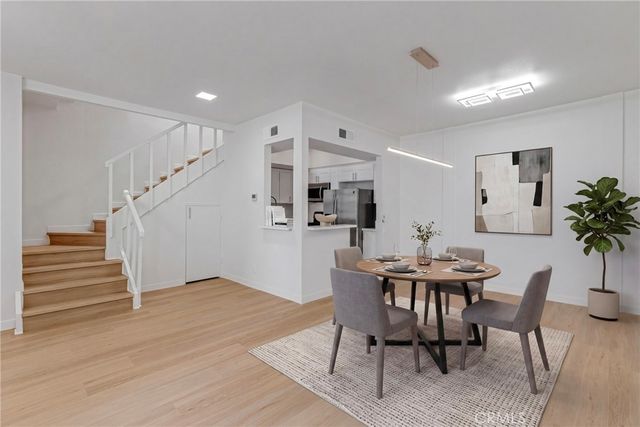 5142 Zelzah 25, Encino, CA 91316