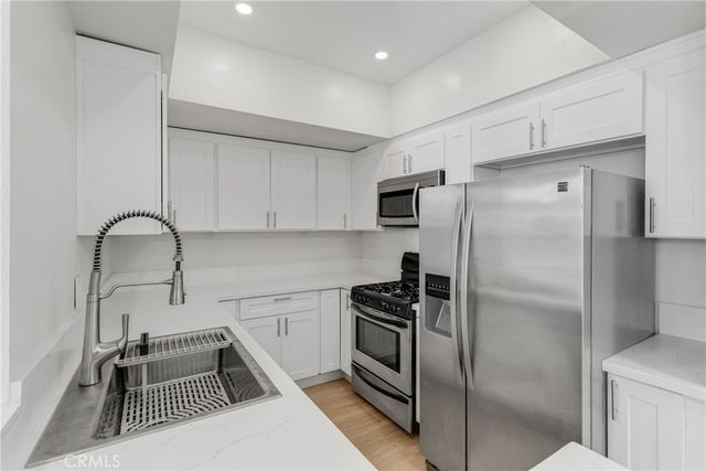 5142 Zelzah 25, Encino, CA 91316