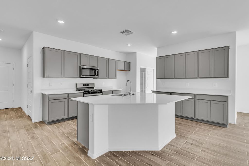 12208 E Morris Carson Drive, Vail, AZ 85641