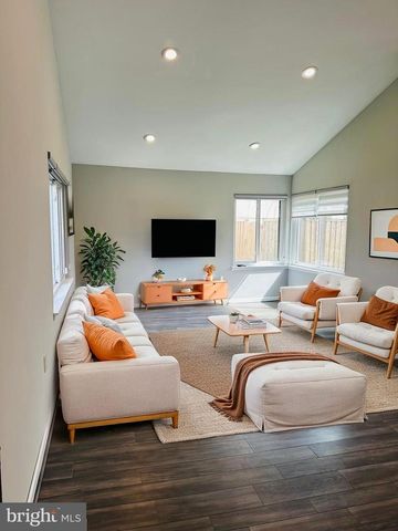 8635 RESECA LN, Springfield, VA 22152