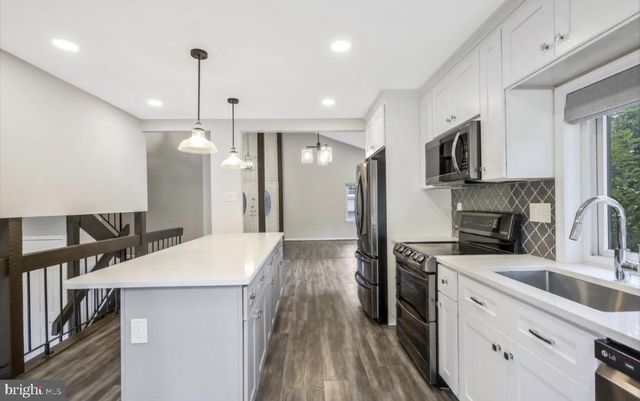 8635 RESECA LN, Springfield, VA 22152