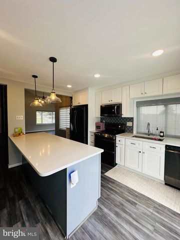 8635 RESECA LN, Springfield, VA 22152