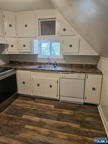 38 Ramapo Avenue, Pompton Lakes, NJ 07442