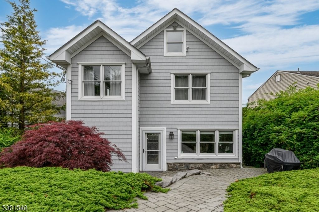 307 Squaw Trl, Hopatcong Boro, NJ 07821