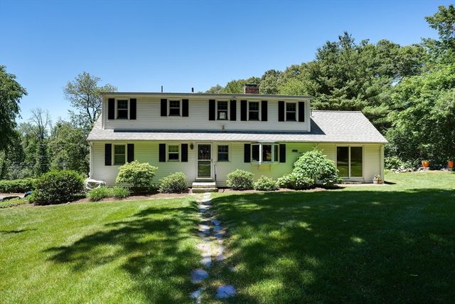 42 Ball St, Northborough, MA 01532