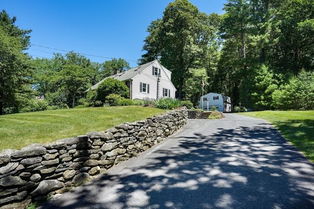 42 Ball St, Northborough, MA 01532