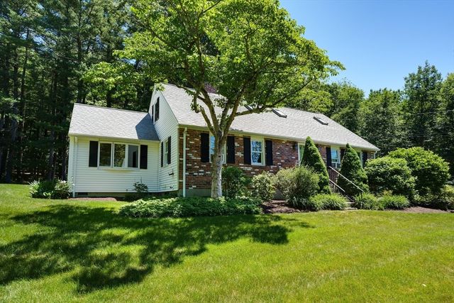 42 Ball St, Northborough, MA 01532