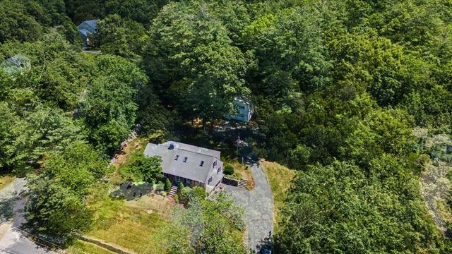 42 Ball St, Northborough, MA 01532