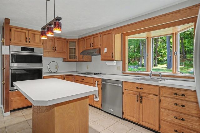 42 Ball St, Northborough, MA 01532