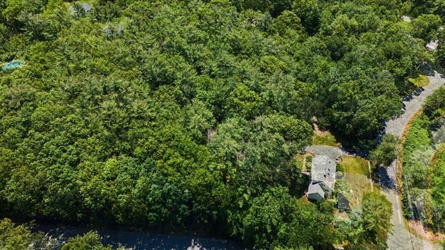 42 Ball St, Northborough, MA 01532