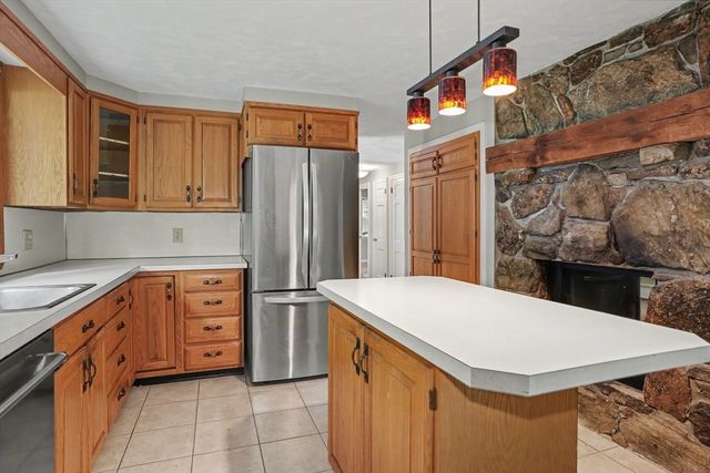 42 Ball St, Northborough, MA 01532