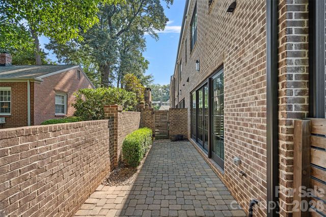 2023 Lynnwood Drive, Charlotte, NC 28209
