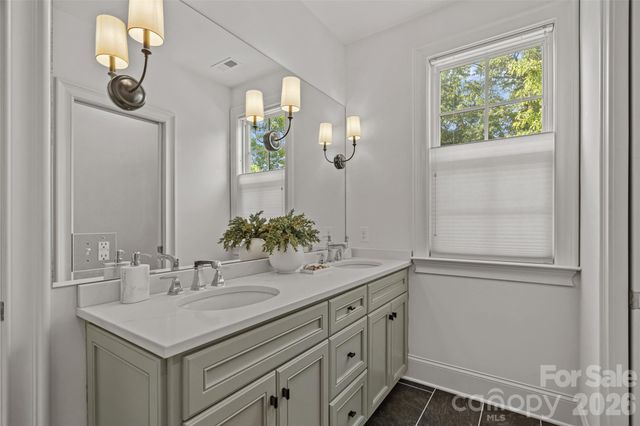 2023 Lynnwood Drive, Charlotte, NC 28209