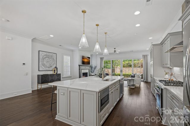 2023 Lynnwood Drive, Charlotte, NC 28209