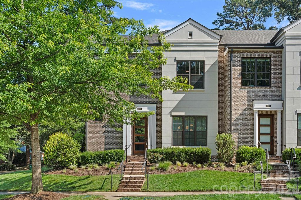 2023 Lynnwood Drive, Charlotte, NC 28209