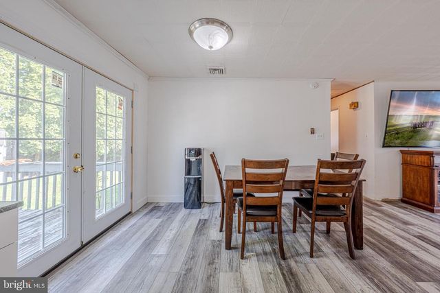 8 BABBLING BROOK RD, Easton, PA 18045