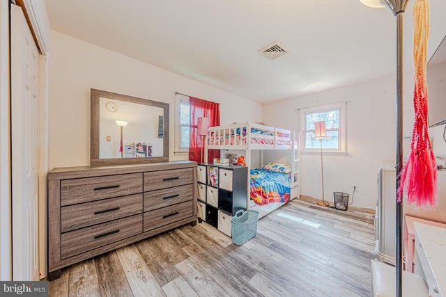 8 BABBLING BROOK RD, Easton, PA 18045