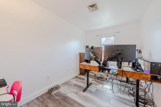 8 BABBLING BROOK RD, Easton, PA 18045