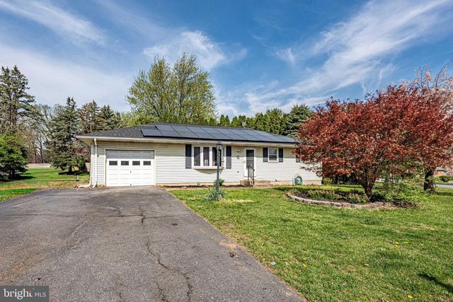 8 BABBLING BROOK RD, Easton, PA 18045