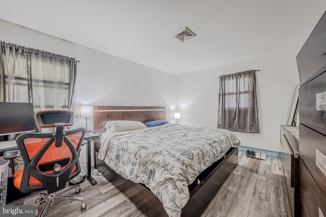 8 BABBLING BROOK RD, Easton, PA 18045