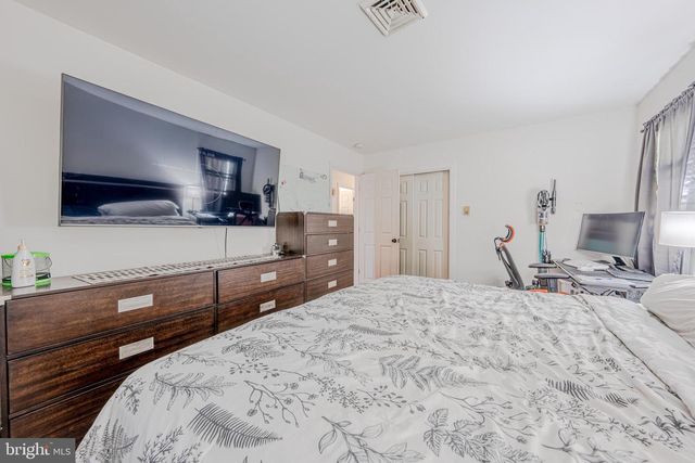 8 BABBLING BROOK RD, Easton, PA 18045
