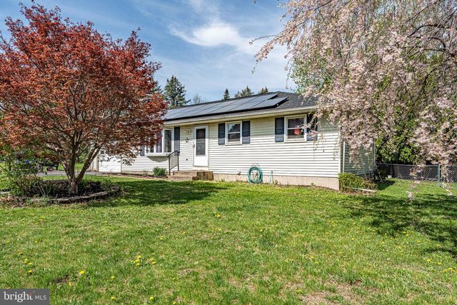 8 BABBLING BROOK RD, Easton, PA 18045