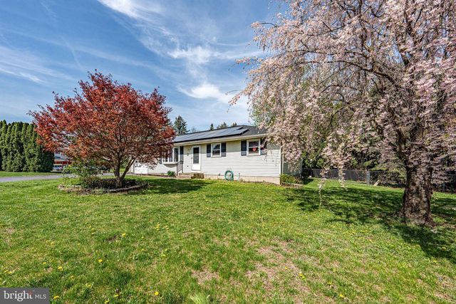 8 BABBLING BROOK RD, Easton, PA 18045