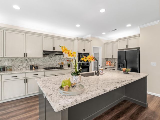 2222 Carson Avenue, Clovis, CA 93611