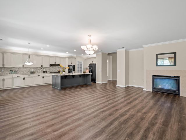 2222 Carson Avenue, Clovis, CA 93611