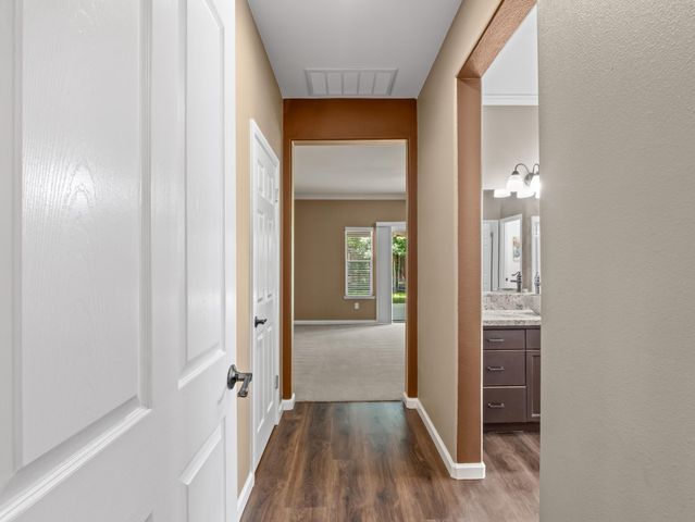 2222 Carson Avenue, Clovis, CA 93611