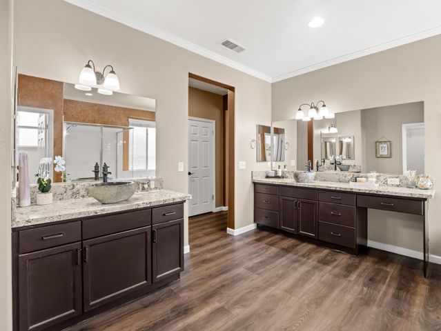 2222 Carson Avenue, Clovis, CA 93611